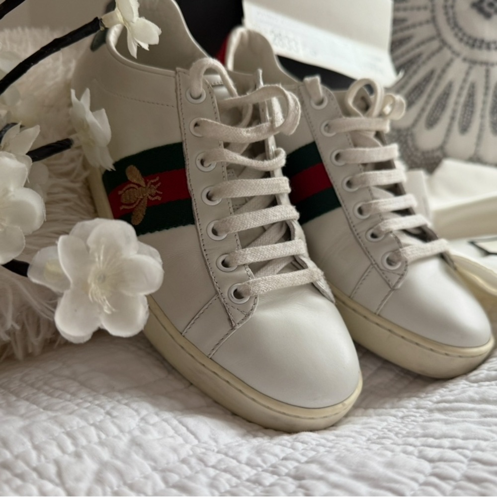 Gucci White and Green Sneakers with Red Accents - Picture 3 of 9